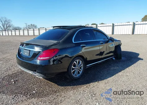 2017 Mercedes-Benz C 300 4Matic из США, поврежденный, VIN 55SWF4KB4HU223717